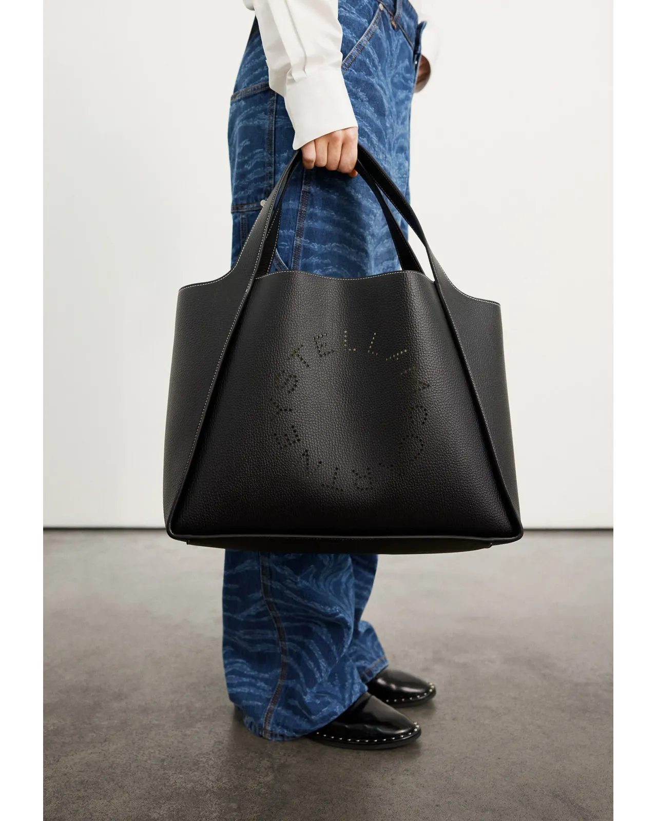 ロゴ グレイン オルター マット トートバッグ ブラック | Matsuya Ginza