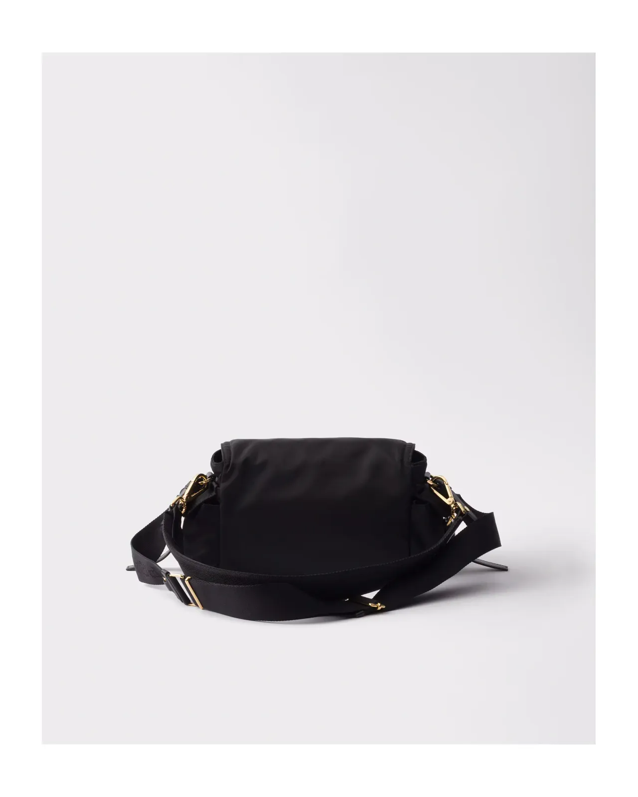 プラダ エクスプローラ ミディアム Re-Nylon ショルダーバッグ