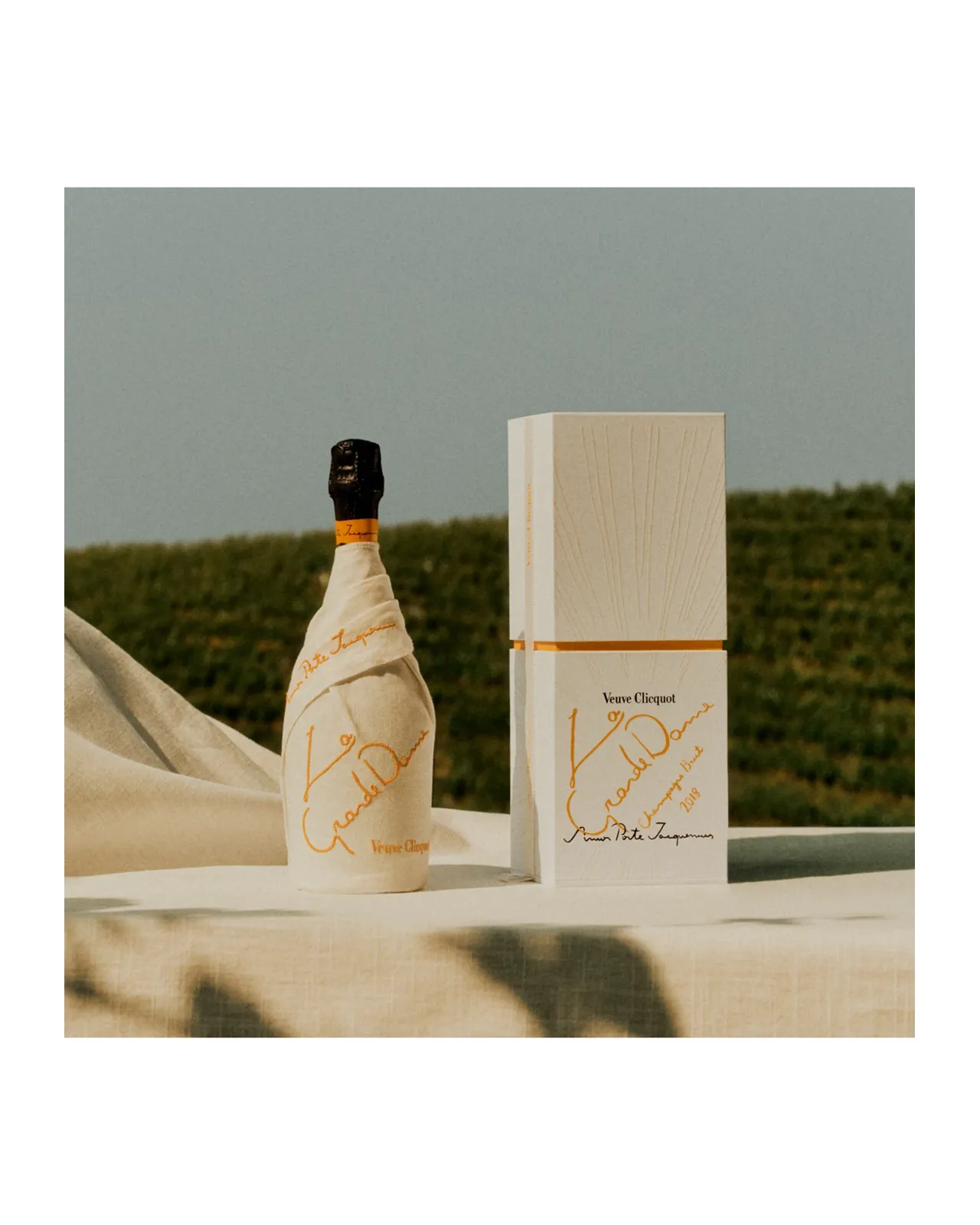 ヴーヴ・クリコ ラ・グランダム 2018 × Jacquemus 750ml | Matsuya Ginza