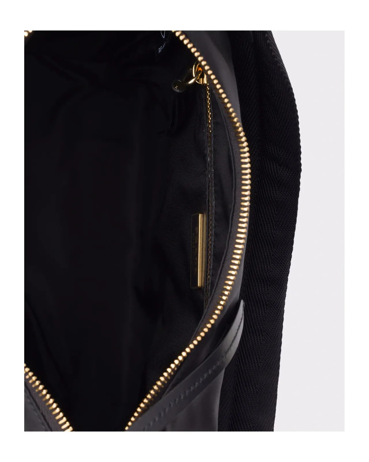 プラダ エクスプローラ ラージ Re-Nylon xレザー バッグ | Matsuya Ginza