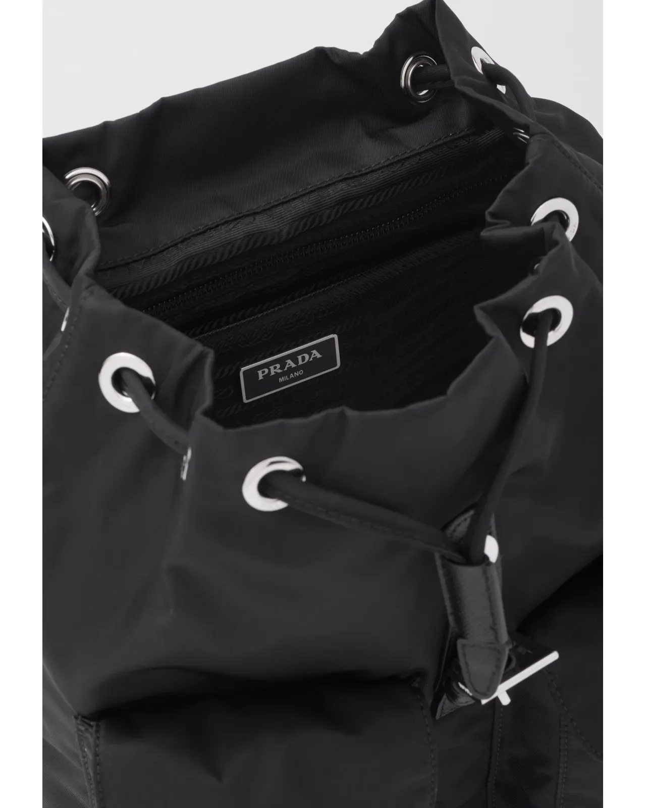 スモール Re-Nylon バックパック 1BZ677 RV44 F0002 V OOO | Matsuya Ginza