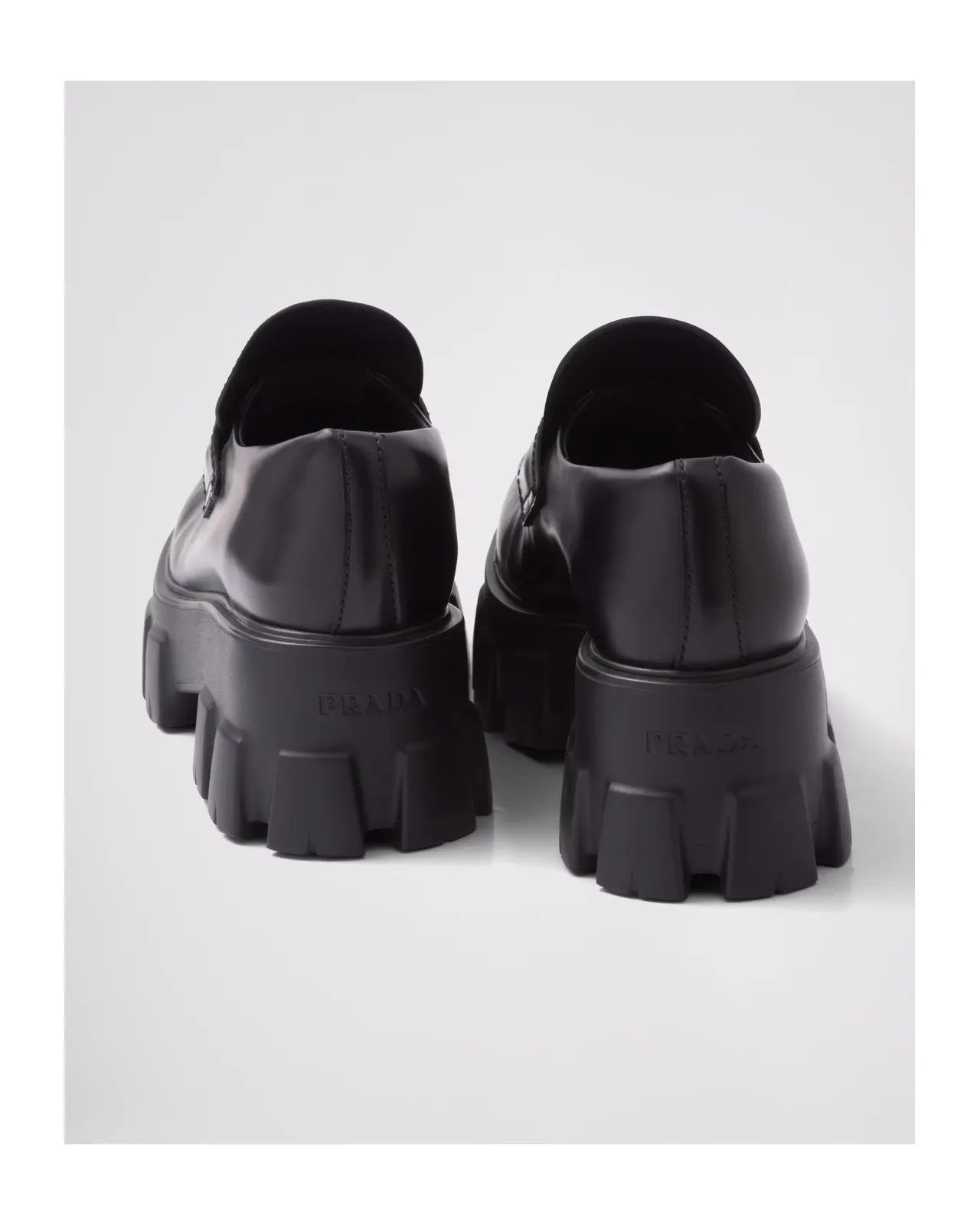 プラダ モノリス ブラッシュドレザー ローファー | Matsuya Ginza