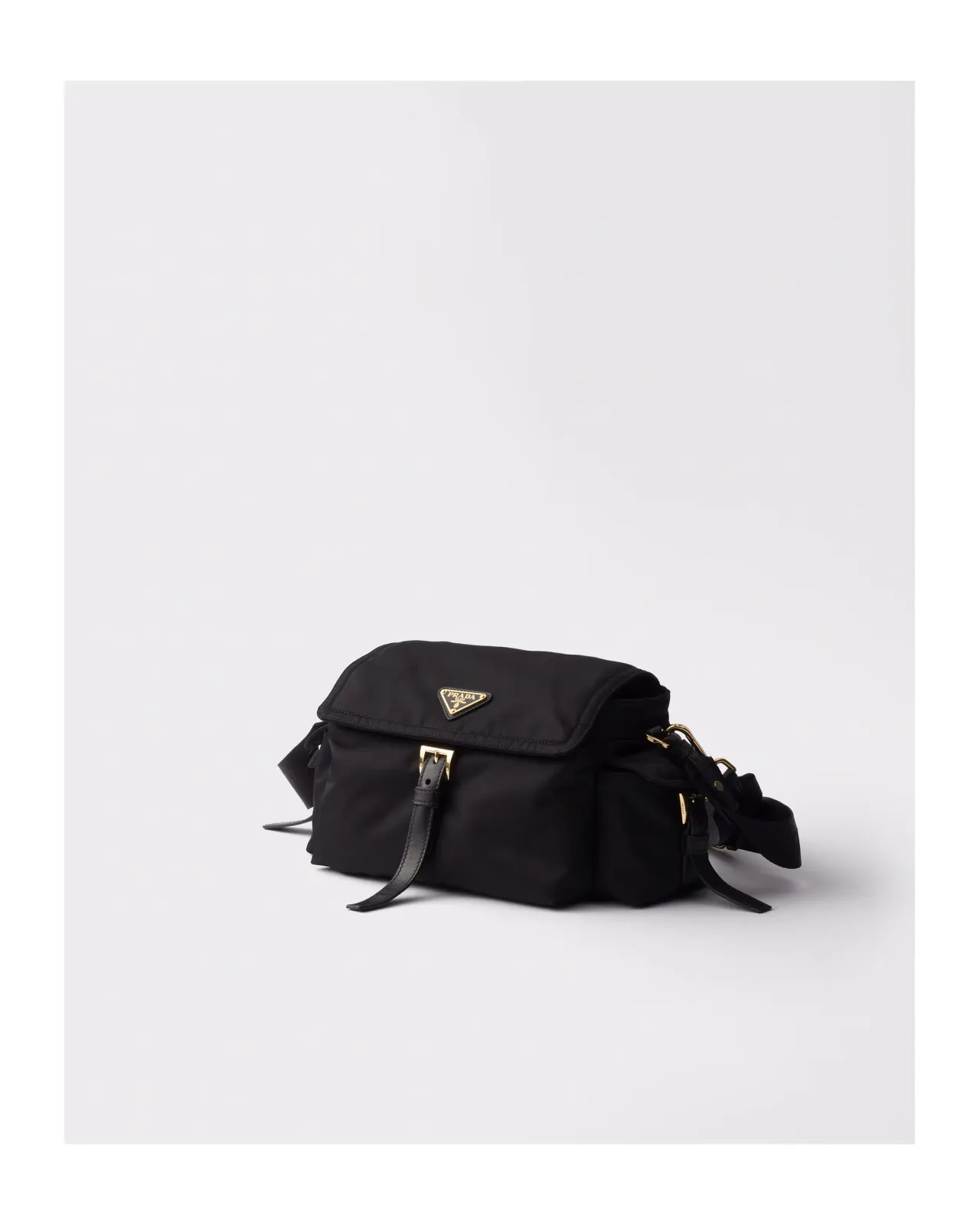 プラダ エクスプローラ ミディアム Re-Nylon ショルダーバッグ