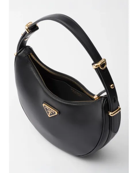 【超希少カラー❗️】PRADA ボディバッグ ワンショルダー　三角ロゴ プラダ新作バッグ「プラダ トライアングル」アイコニックなロゴ