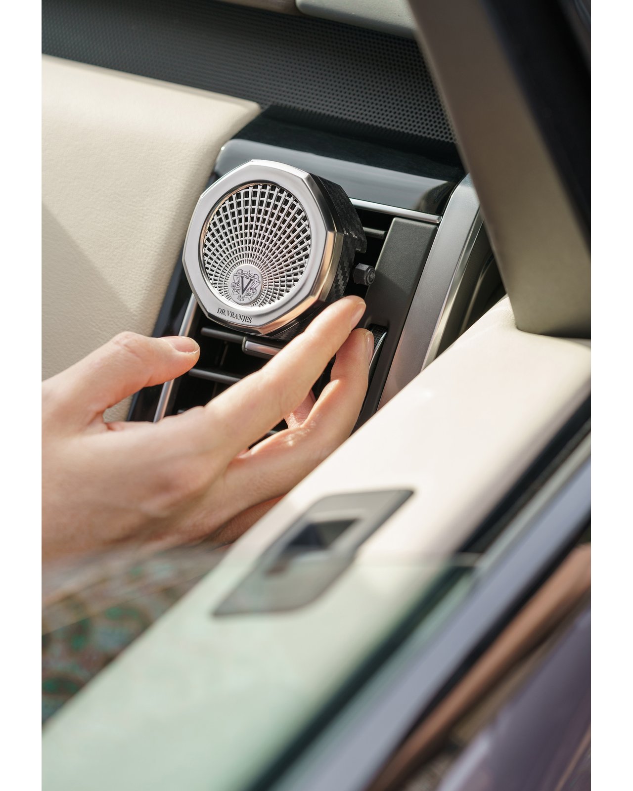 カーパルファム ディスペンサー（クローム） | Matsuya Ginza