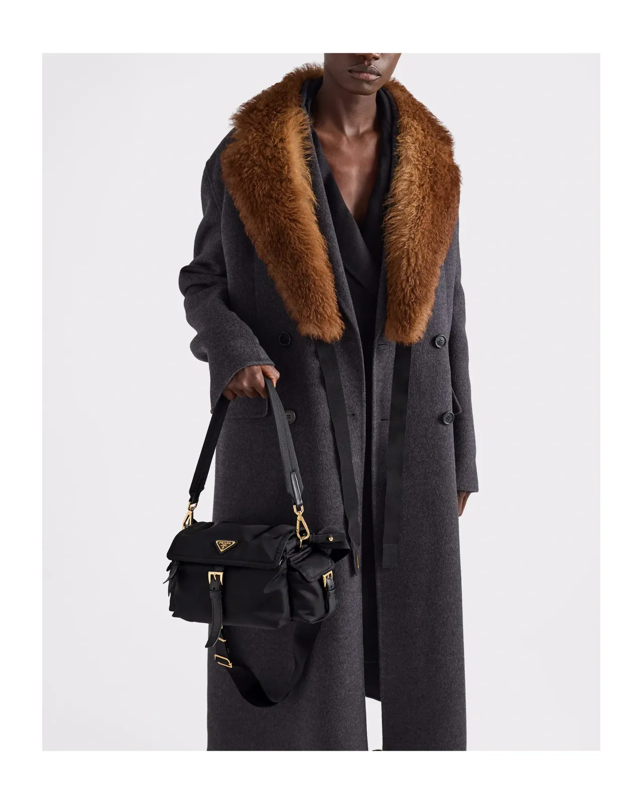 プラダ エクスプローラ ミディアム Re-Nylon ショルダーバッグ