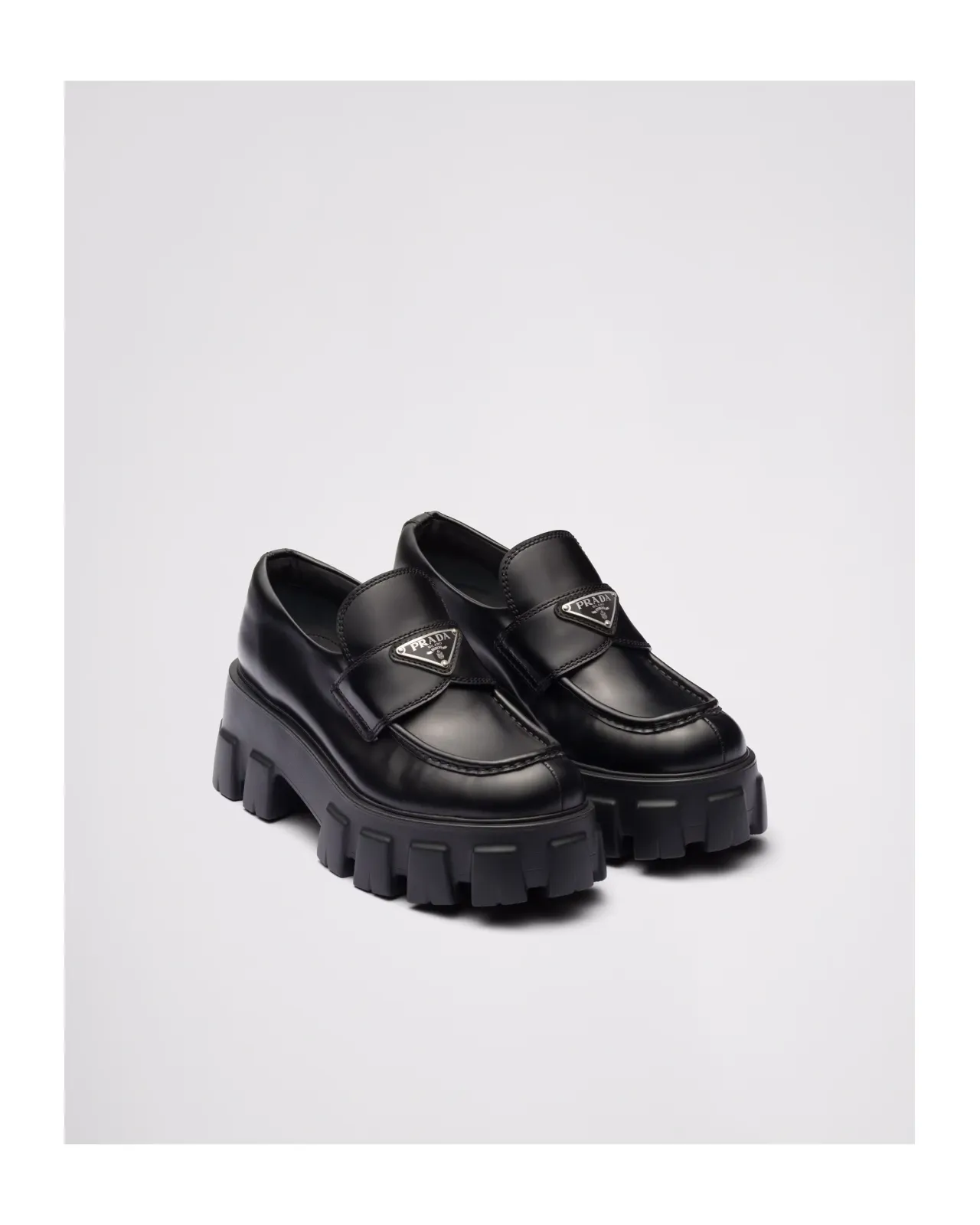 プラダ モノリス ブラッシュドレザー ローファー | Matsuya Ginza