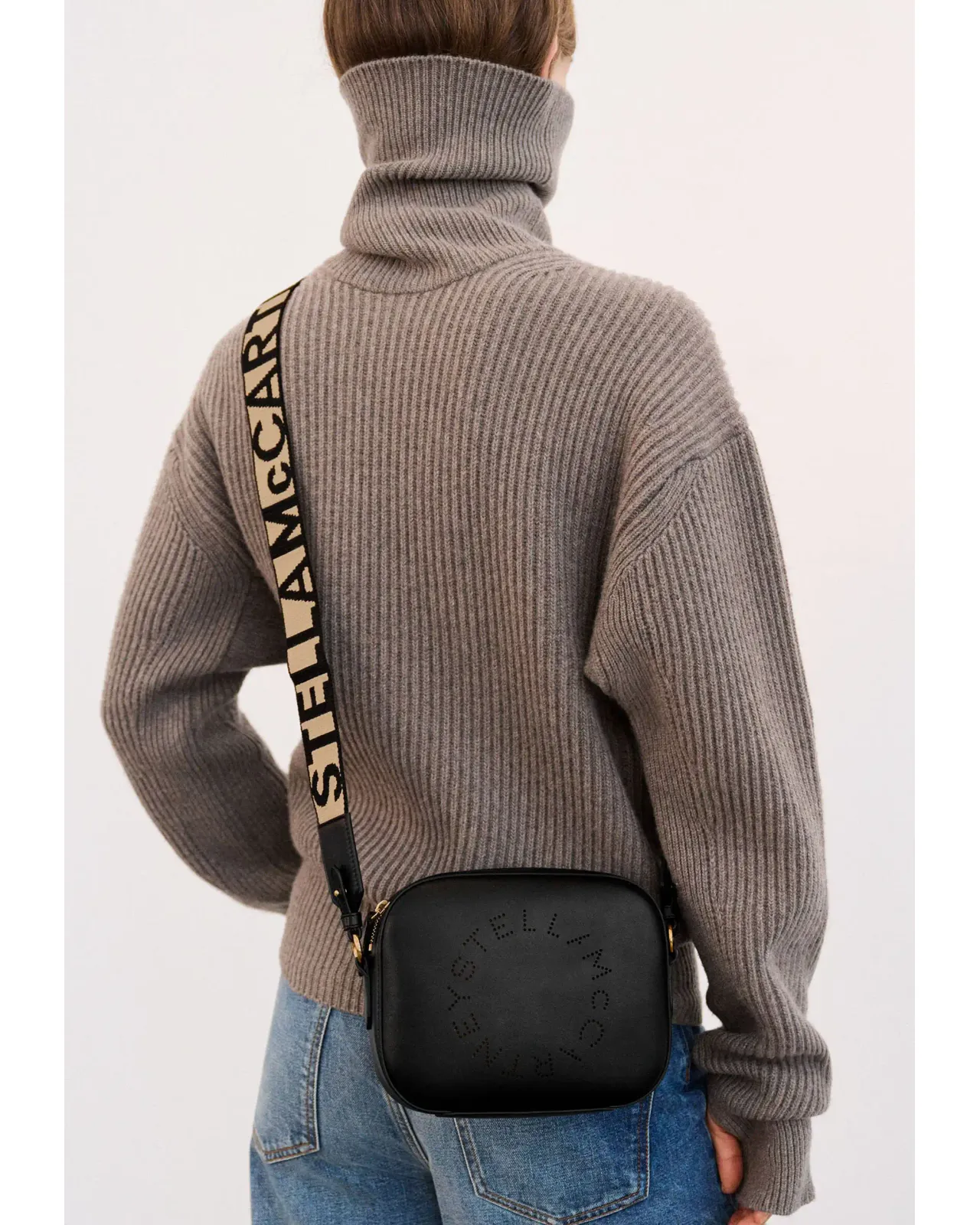 美品 MCM カメラバッグ クロスボディ ヴィセトス ロゴ プレート 金具 2