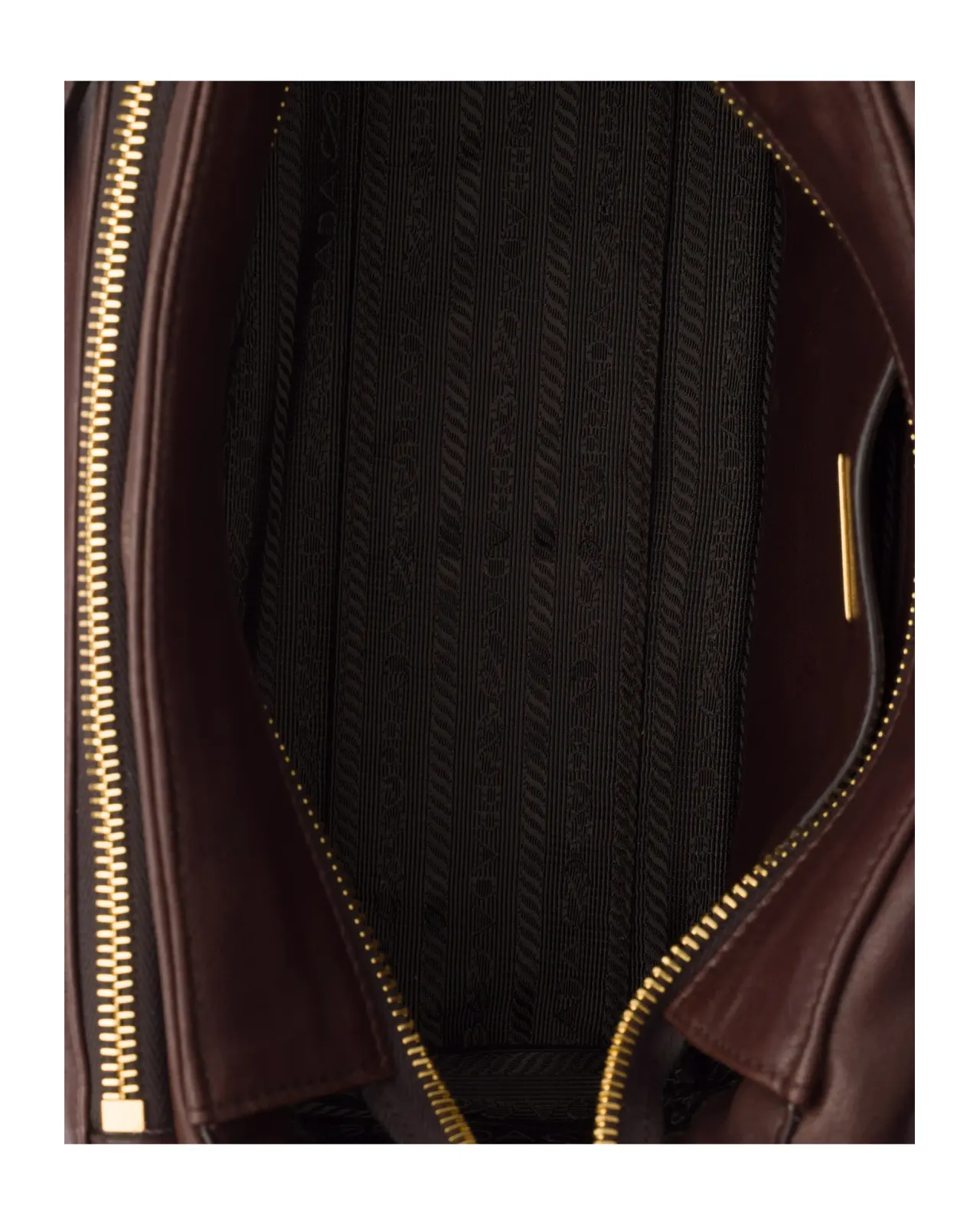 プラダ エクスプローラ ナッパレザー ショルダーバッグ | Matsuya Ginza