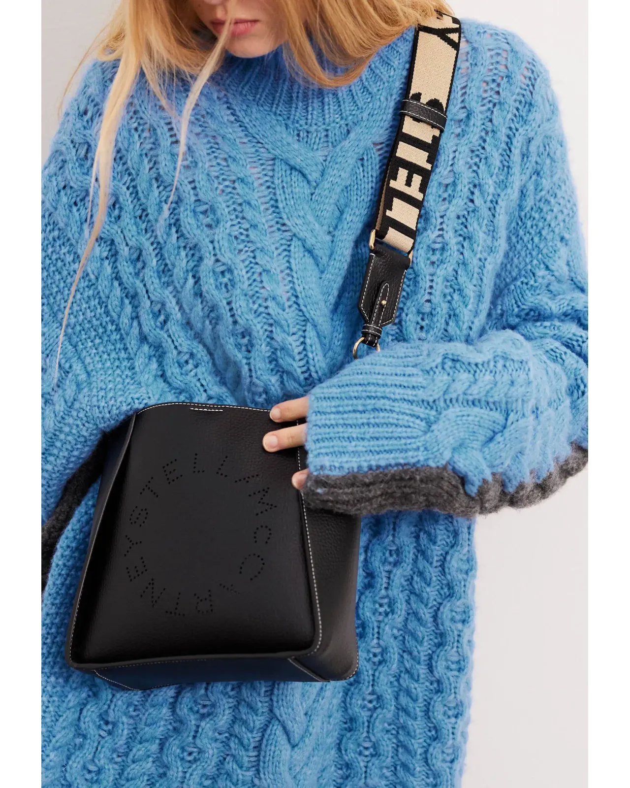 ステラ ロゴ ミニ クロスボディバッグ ブラック | Matsuya Ginza