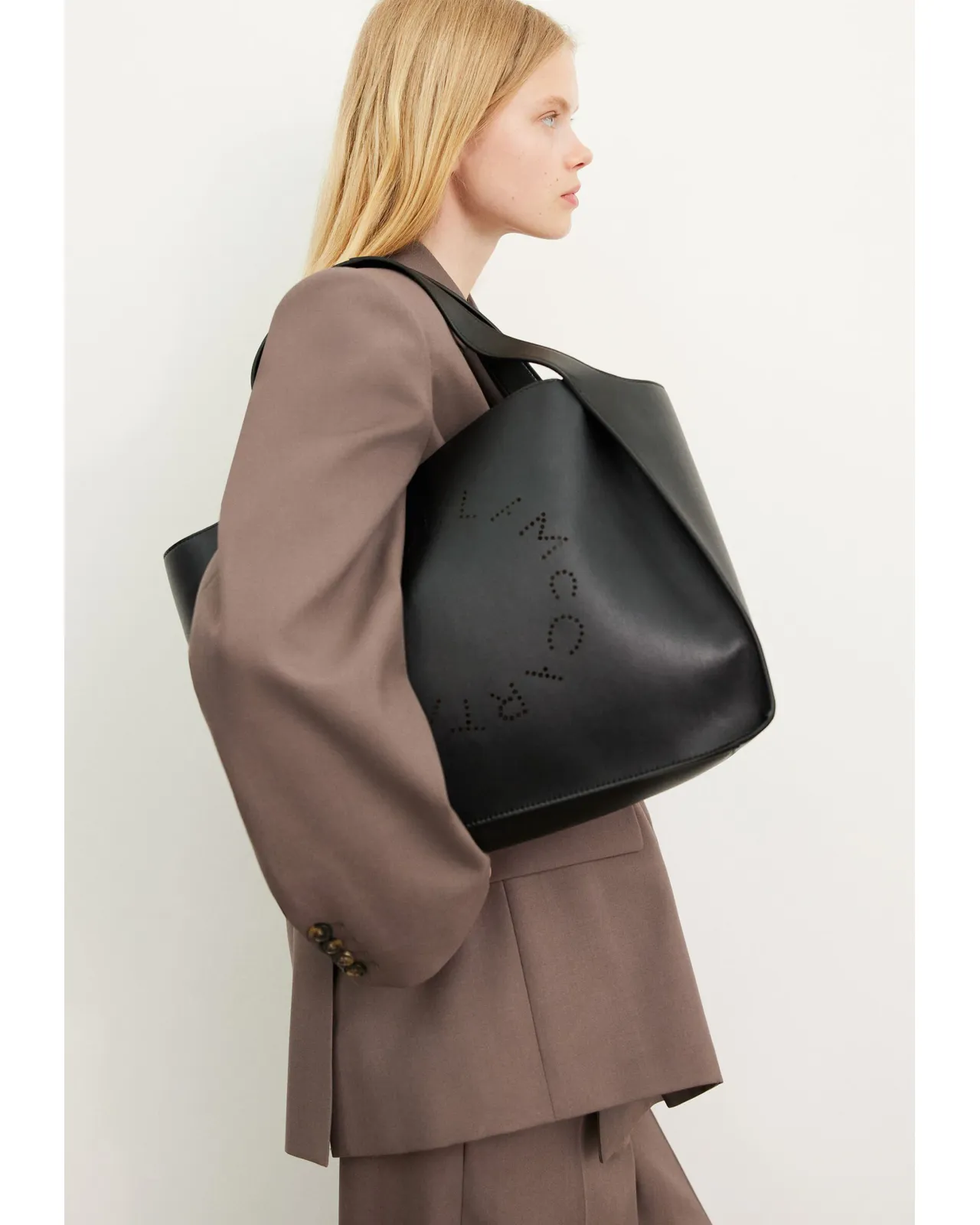 ロゴ クロスボディ トートバッグ ブラック | Matsuya Ginza