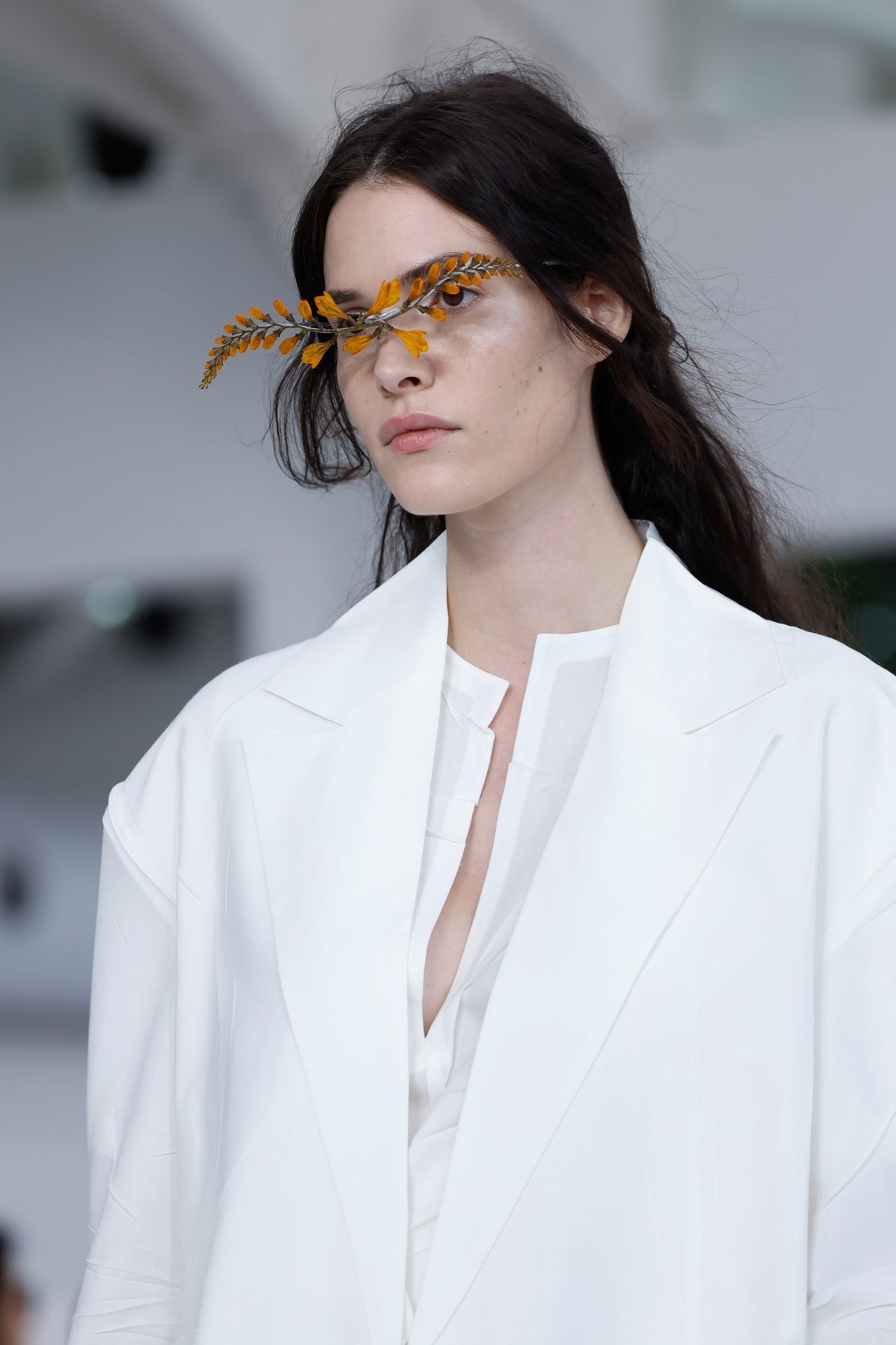 ISSEY MIYAKE 2025春夏コレクション：和紙の美しさに魅せられて 