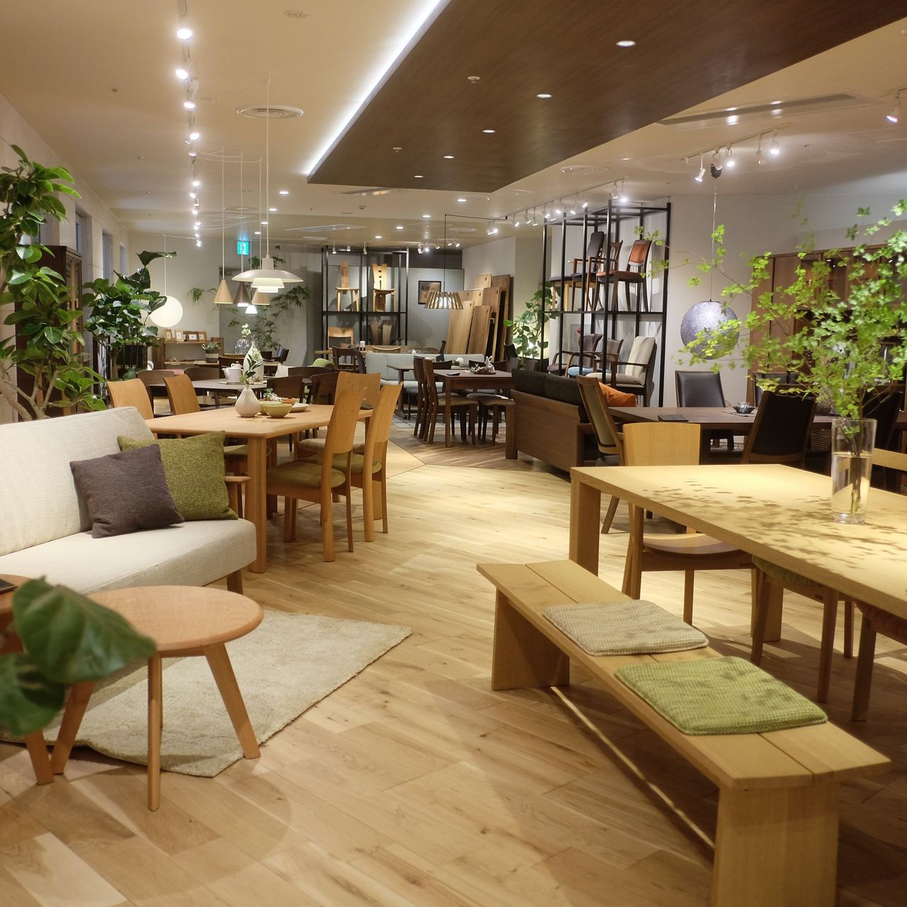 【希少】Shyo Miyama 銀製 ブローチ／インテリアスタンド（北斎) 松屋銀座 7F THE HOME｜家具・インテリア・リビング | Matsuya Ginza